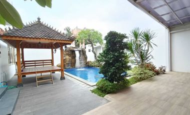 Rumah Mewah Luas Asri Ada Kolam Renang Furnished Siap Huni