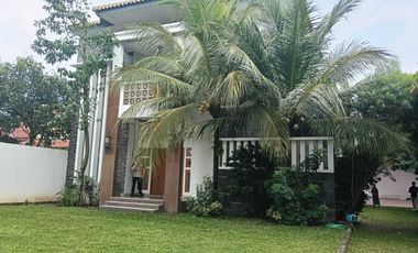 Rumah Mewah Luas Asri Ada Kolam Renang Furnished Siap Huni