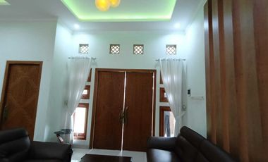 Rumah Mewah Luas Asri Ada Kolam Renang Furnished Siap Huni