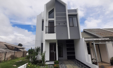 Rumah 2 lantai dengan lingkungan asri dkt Lembang