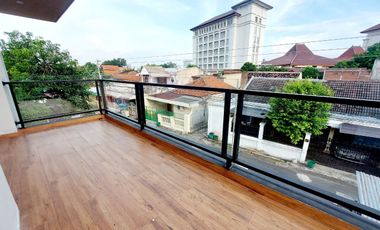 Rumah Mewah Dekat Jalan Raya Laweyan, Surakarta