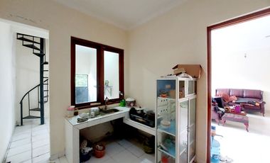 Rumah Mewah Dekat Jalan Raya Laweyan, Surakarta