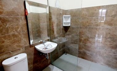 Rumah Mewah Dekat Jalan Raya Laweyan, Surakarta