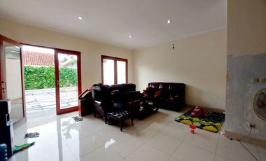 Rumah Mewah Dekat Jalan Raya Laweyan, Surakarta