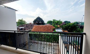 Rumah Mewah Dekat Jalan Raya Laweyan, Surakarta