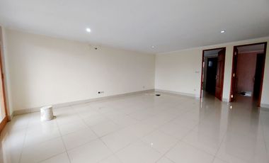 Rumah Mewah Dekat Jalan Raya Laweyan, Surakarta