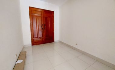 Rumah Mewah Dekat Jalan Raya Laweyan, Surakarta