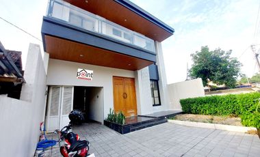 Rumah Mewah Dekat Jalan Raya Laweyan, Surakarta