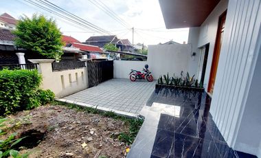 Rumah Mewah Dekat Jalan Raya Laweyan, Surakarta