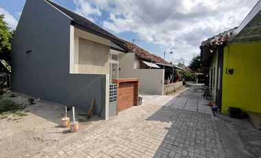 RUMAH BARU STRATEGIS DI DAERAH REJOWINANGUN KOTAGEDE KOTA YOGYA