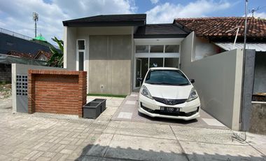 RUMAH BARU STRATEGIS DI DAERAH REJOWINANGUN KOTAGEDE KOTA YOGYA