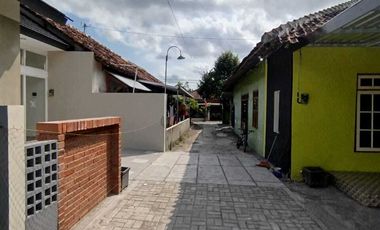 RUMAH BARU STRATEGIS DI DAERAH REJOWINANGUN KOTAGEDE KOTA YOGYA