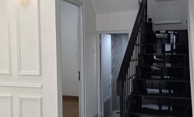 Rumah Exclusive Bergaya American Classic Dalam Komplek Di Tanah Baru,