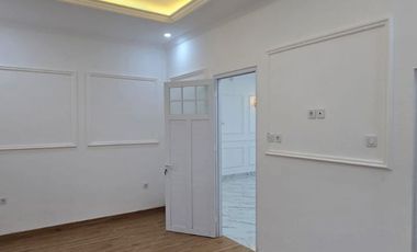 Rumah Exclusive Bergaya American Classic Dalam Komplek Di Tanah Baru,