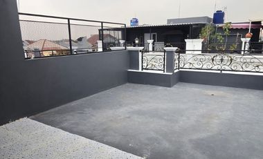 Rumah Exclusive Bergaya American Classic Dalam Komplek Di Tanah Baru,