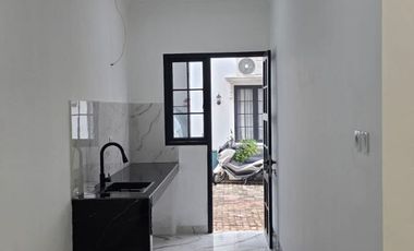 Rumah Exclusive Bergaya American Classic Dalam Komplek Di Tanah Baru,