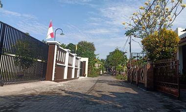 Rumah Asri Model Etnik Dekat Sekolah Budi Mulia