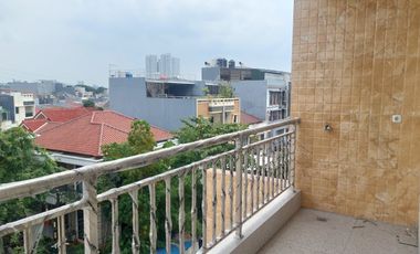 Rumah SHM 4 Lantai Siap Huni di Komplek Taman Harapan Indah Jelambar