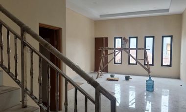 Rumah SHM 4 Lantai Siap Huni di Komplek Taman Harapan Indah Jelambar
