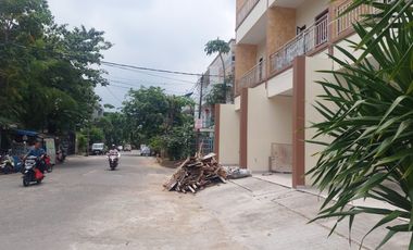 Rumah SHM 4 Lantai Siap Huni di Komplek Taman Harapan Indah Jelambar