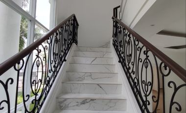 Dijual Rumah Modern Classic Semi Furnish di Bogor