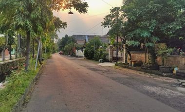 Dijual Rumah Besar Harga Terjangkau di Boulevard Pondok Jati