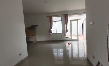 DISEWAKAN CEPAT RUMAH GOLF LAKE (HOOK)