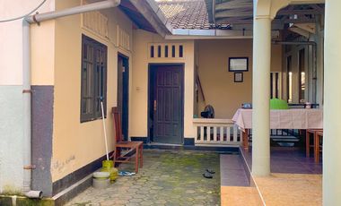 Rumah mewah dekat jalan adisucipto Mataram