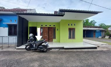 Dijuql Rumah Siap Uuni Dekat Stasiun Kereta Api Banyuwangi Kota