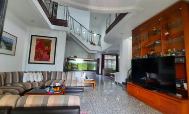 Dijual Rumah Mewah di Geger Kalong Jl. Lembah Asri