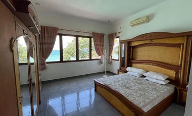 Villa di pinggir pantai Montong,Batu Layar dekat Senggigi Lombok