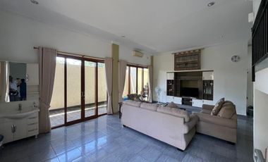 Villa di pinggir pantai Montong,Batu Layar dekat Senggigi Lombok