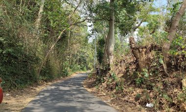 Tanah poros jalan aspal dekat pemukiman, Junrejo Batu