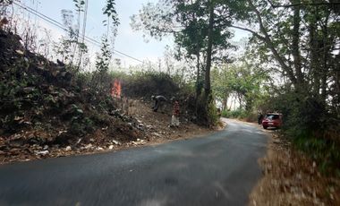 Tanah poros jalan aspal dekat pemukiman, Junrejo Batu