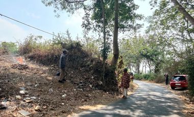 Tanah poros jalan aspal dekat pemukiman, Junrejo Batu