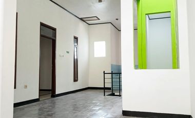 Disewakan Rumah plus Toko di jln Utama Gunung Batu