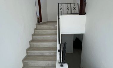 Disewakan Rumah plus Toko di jln Utama Gunung Batu