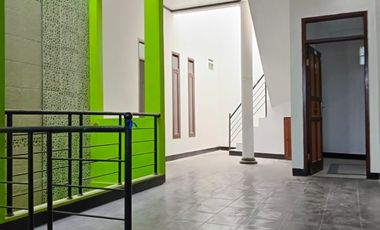 Disewakan Rumah plus Toko di jln Utama Gunung Batu