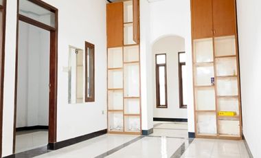 Disewakan Rumah plus Toko di jln Utama Gunung Batu