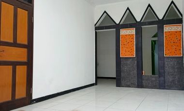 Disewakan Rumah plus Toko di jln Utama Gunung Batu