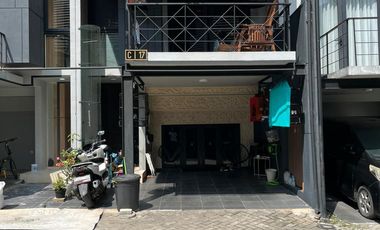 DISEWAKAN ATAU DI JUAL RUMAH DI JAKAGAKARSA Jakarta Selatan