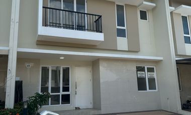 Disewakan Rumah 2 Lantai di Kawasan Summarecon Cluster Berly