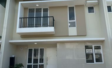 Disewakan Rumah 2 Lantai di Kawasan Summarecon Cluster Berly