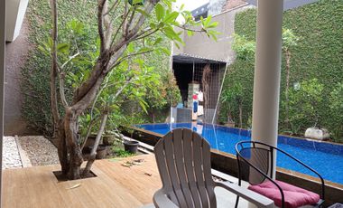 Disewakan Rumah Royal Residence Mewah Ada Pool  LB390m Wiyung