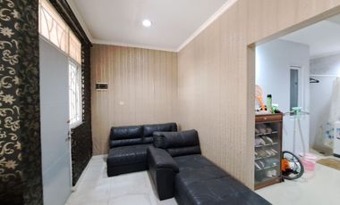 Dijual Rumah Strategis 2 Lantai dekat Stasiun Serpong Siap KPR J-13516
