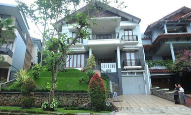Rumah Vila Mewah Turun Harga City View Dago Resort Pakar