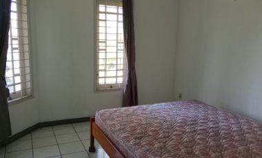 Harian sewa 4 kamar vila kolam renang di cipanas Dekat Factory outlet