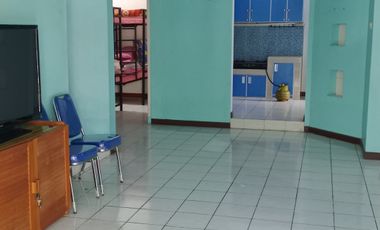 Harian sewa 4 kamar vila kolam renang di cipanas Dekat Factory outlet