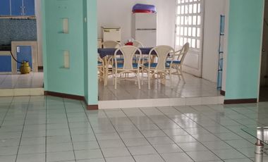 Harian sewa 4 kamar vila kolam renang di cipanas Dekat Factory outlet