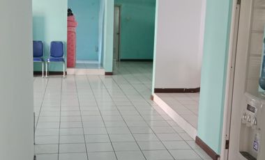 Harian sewa 4 kamar vila kolam renang di cipanas Dekat Factory outlet